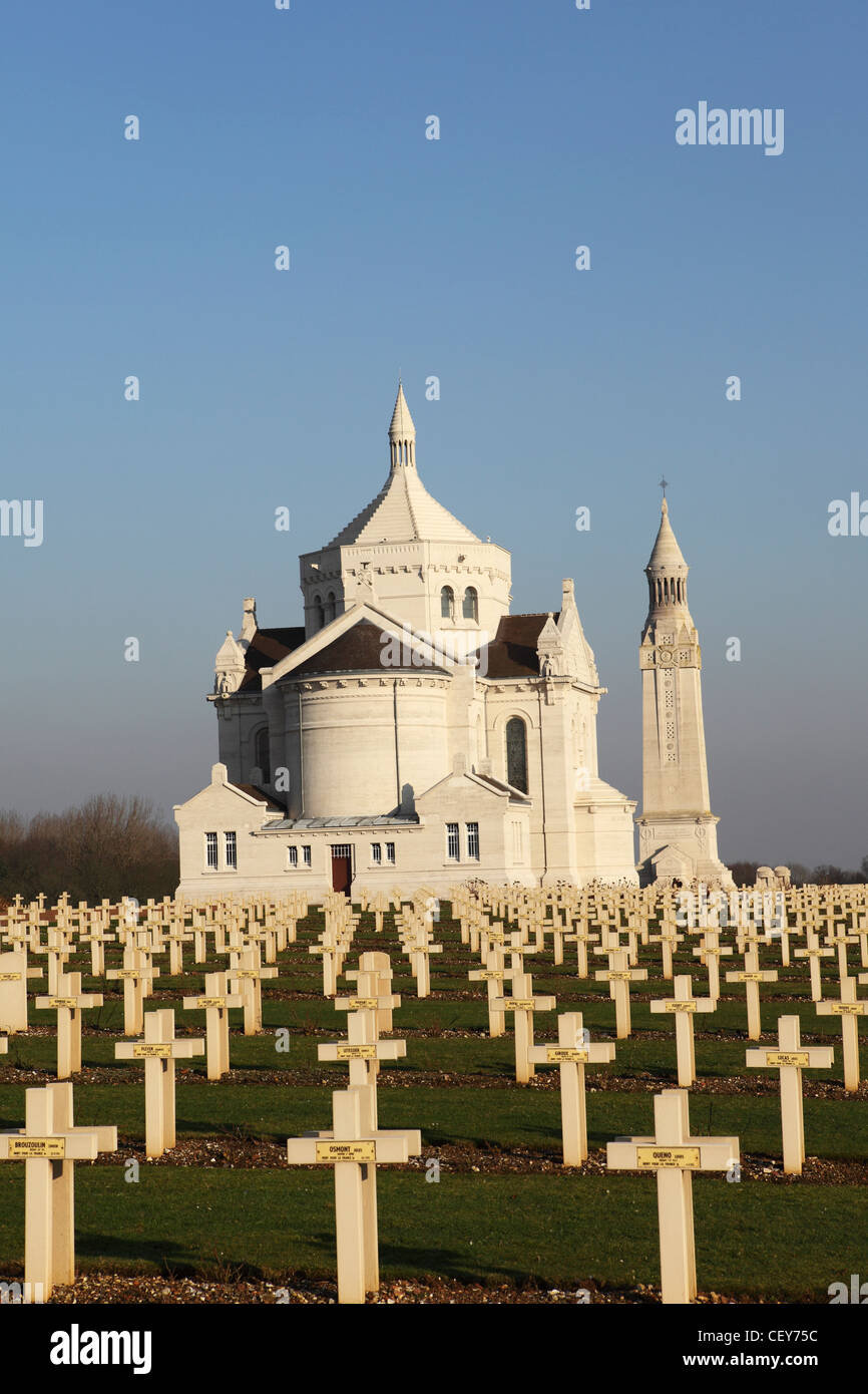 Le cimetière de guerre national à Notre-Dame de Lorette, Ablain-Saint-Nazaire, France. Banque D'Images