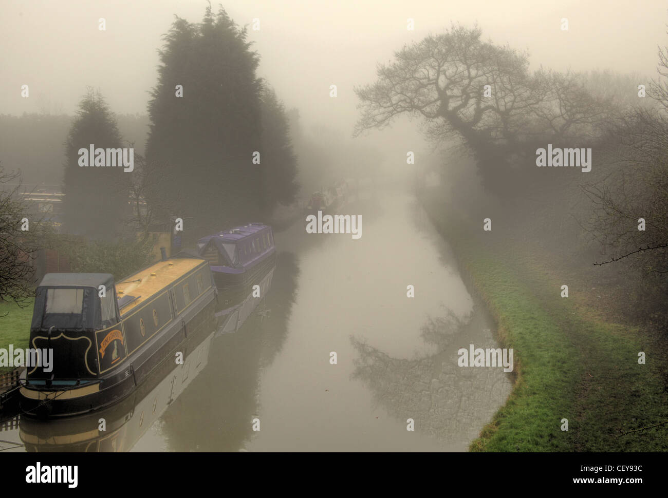 Matin brumeux sur le canal Trent et Mersey à Rudheath, Northwich Banque D'Images