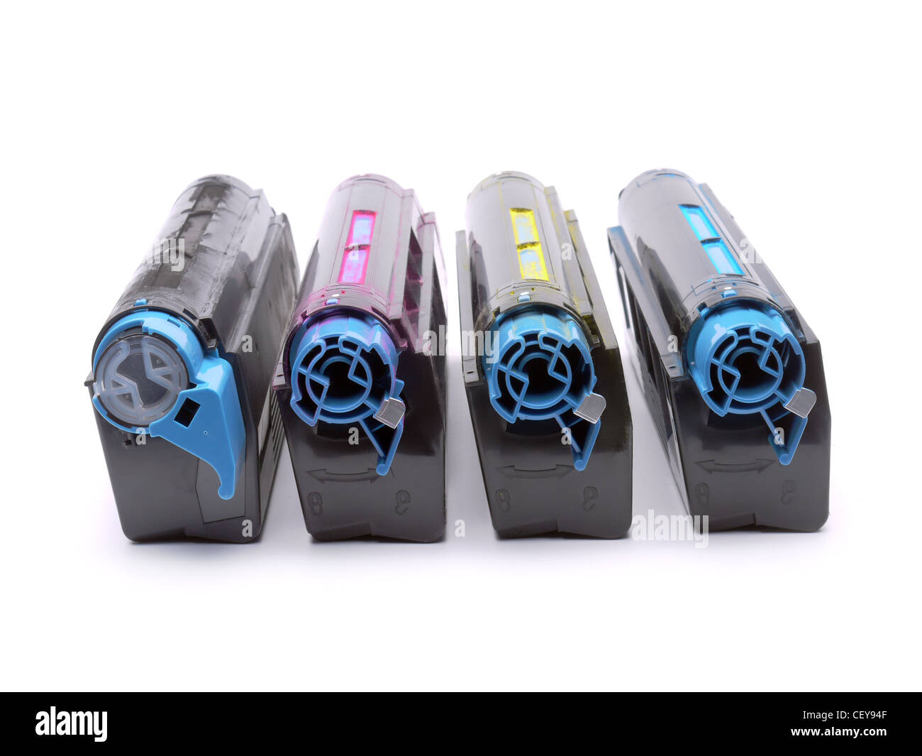 Quatre cartouches de toner imprimante laser de Cyan, Magenta, Jaune et Noir tourné sur fond blanc Banque D'Images