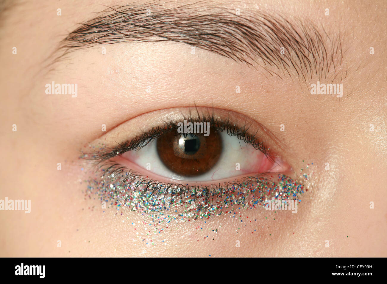 Close up multicolore cuir sous le maquillage des yeux oeil ouvert Photo  Stock - Alamy