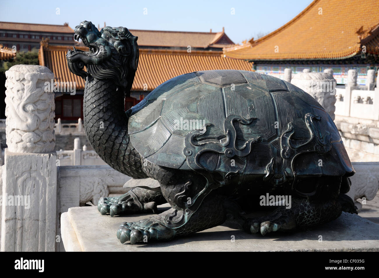 Statue en bronze à l'extérieur de la tête de dragons tortue Tai He Dian