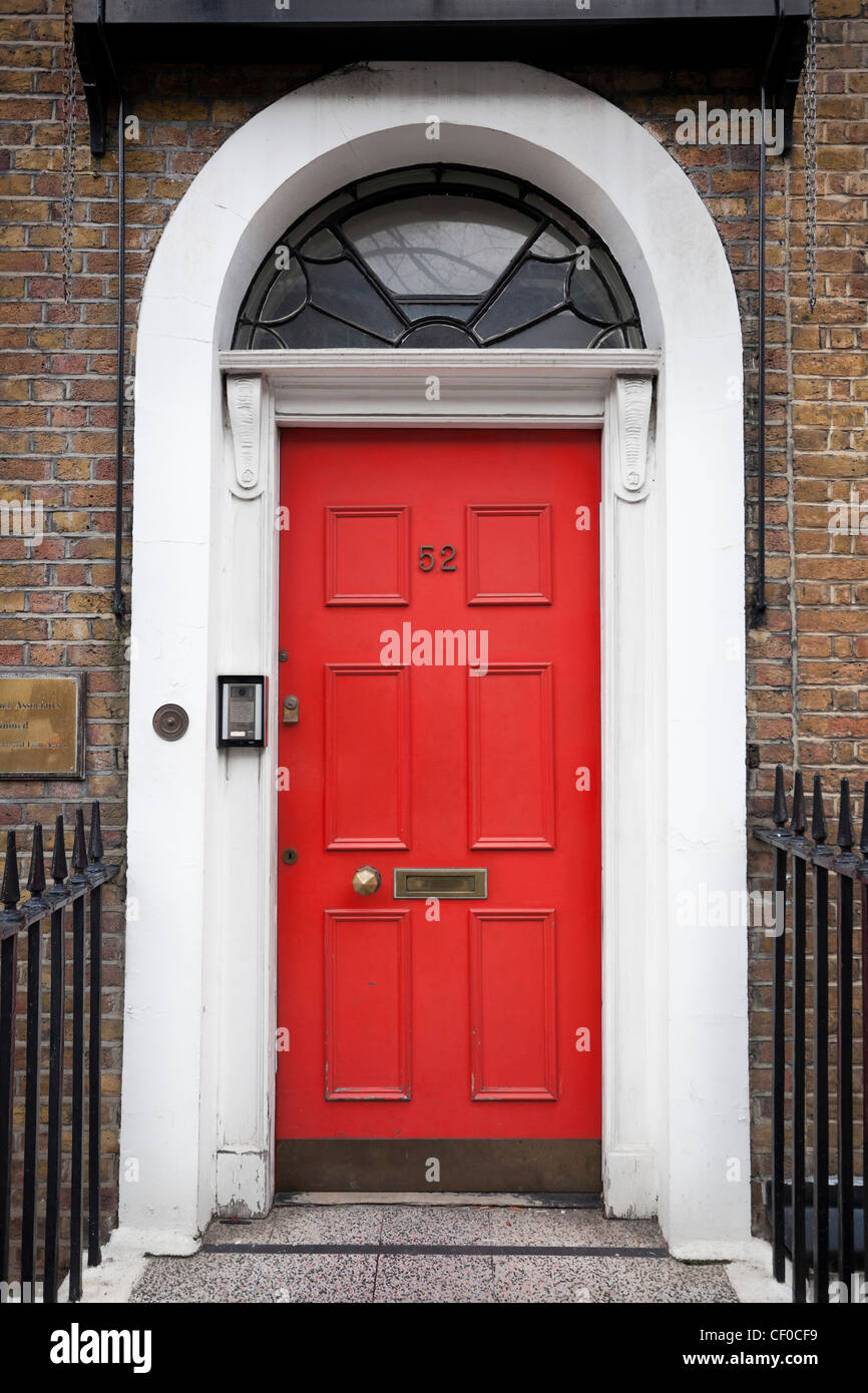 Victorien rouge porte avant, London, England, UK Banque D'Images