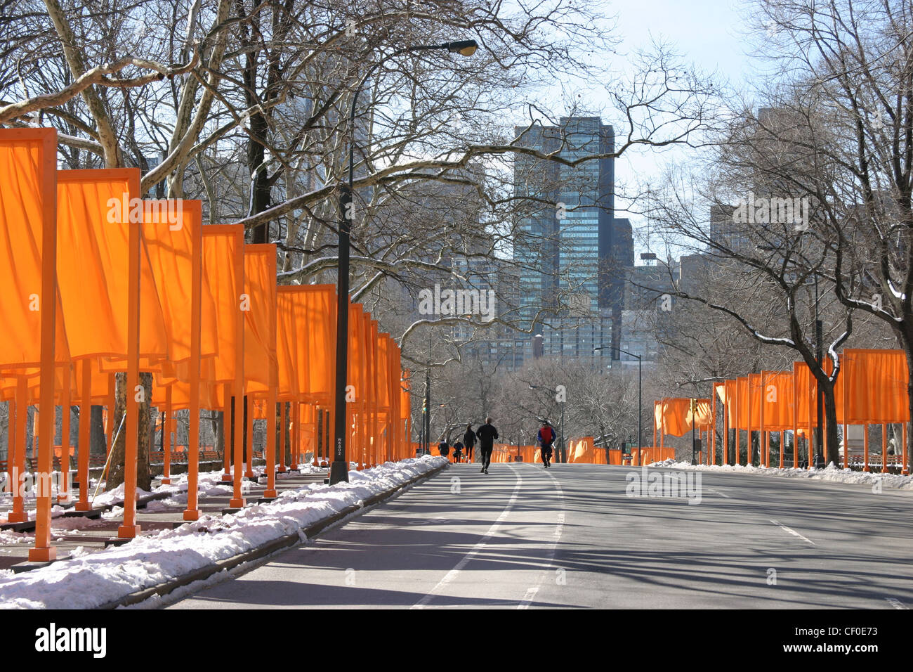 Portes couleur safran . Exposition Christo et Jeanne-Claude Central Park, New York Banque D'Images