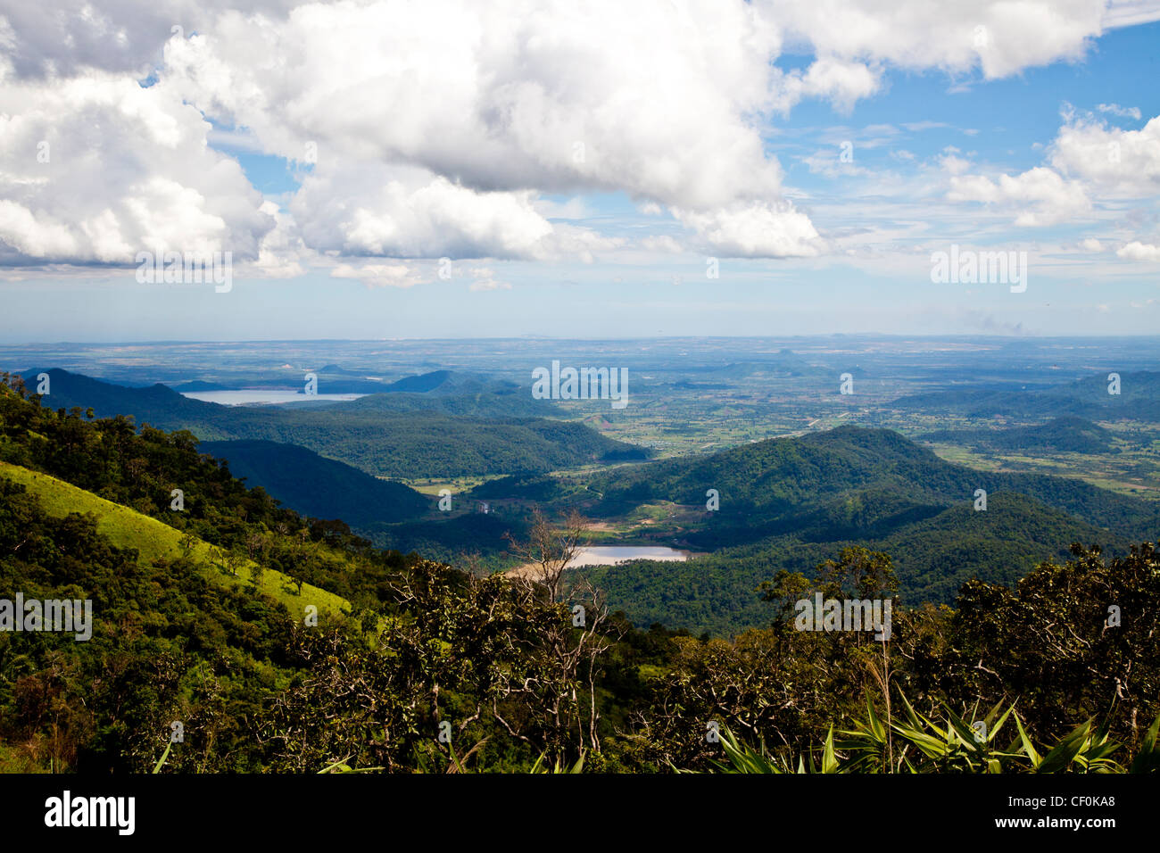 Vue sur le paysage vietnamien sur la route entre Dalat et Phan Rang Banque D'Images