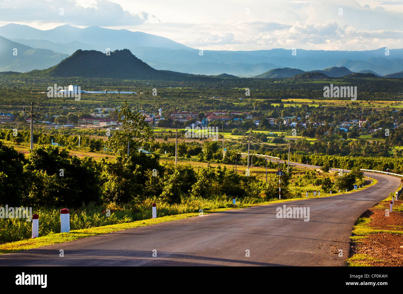 Vue sur le paysage vietnamien près de la ville de Phan Rang Banque D'Images