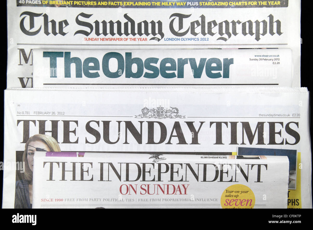 La qualité de la Grande-Bretagne, les journaux nationaux dimanche Sunday Telegraph, l'observateur, le Sunday Times et l'Independent on Sunday. Banque D'Images