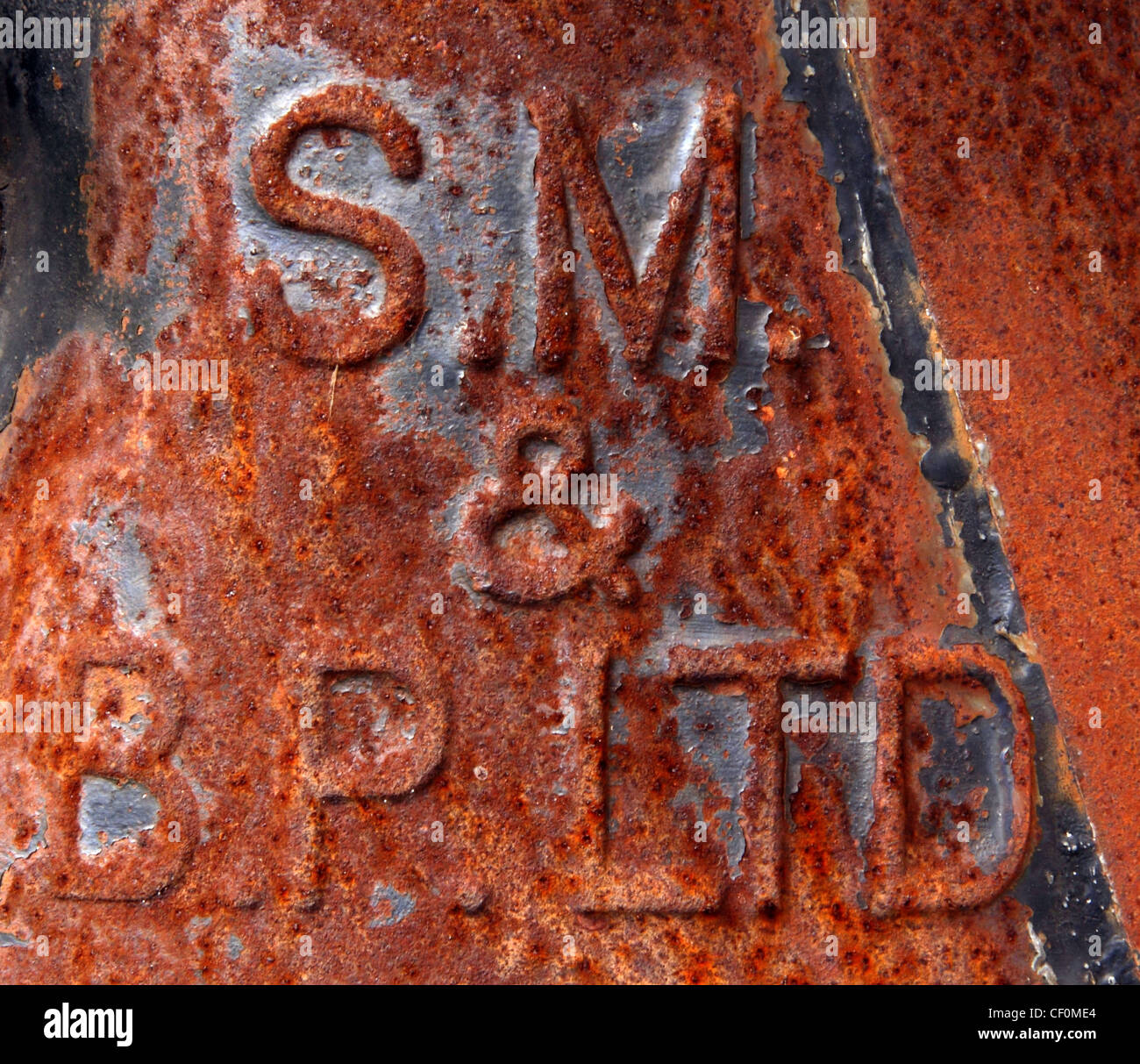 Rusty rouge Vintage SM & BP (British Petroleum et Shell Mex) contenant de la ferme Banque D'Images