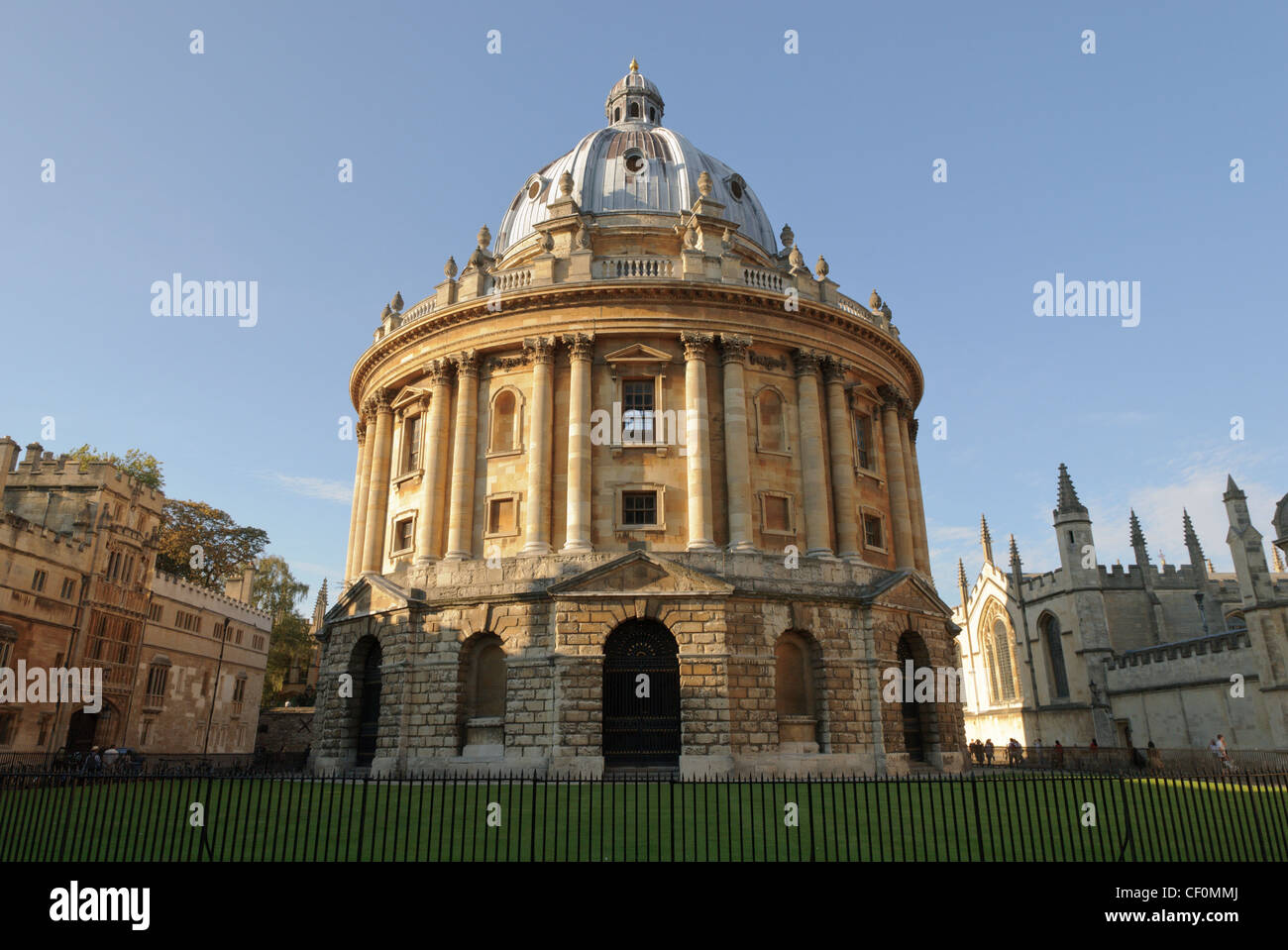 La Radcliffe Camera fait partie de la bibliothèque Boedleian à l'Université d'Oxford. Construit en 1749 pour abriter la Bibliothèque Scientifique Radcliffe Banque D'Images