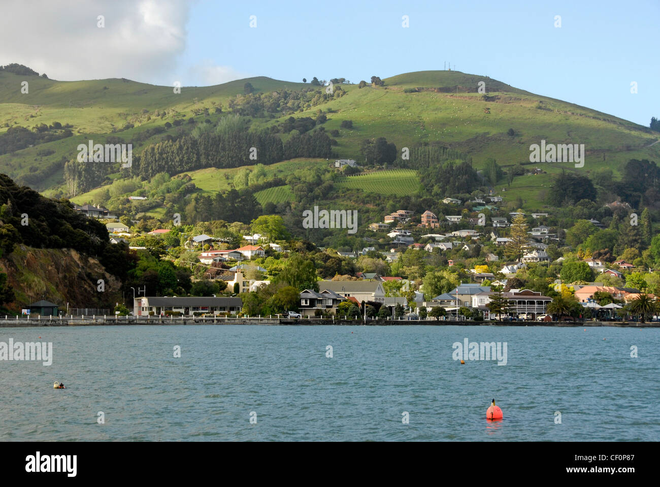 Akaroa est un village sur la péninsule de Banks dans la région de Canterbury de l'île du sud de Nouvelle-Zélande. Banque D'Images
