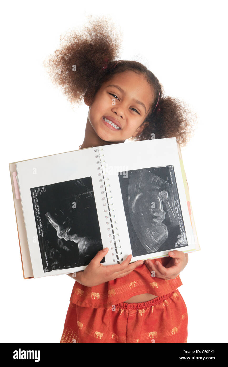 South American Black Asiatique Avec Des Enfants Isoles D Echographie Livre Metisse Cheveux Longs Photo Stock Alamy