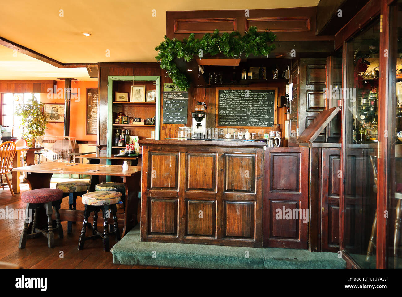 Pub ceiling Banque de photographies et d'images à haute résolution - Alamy