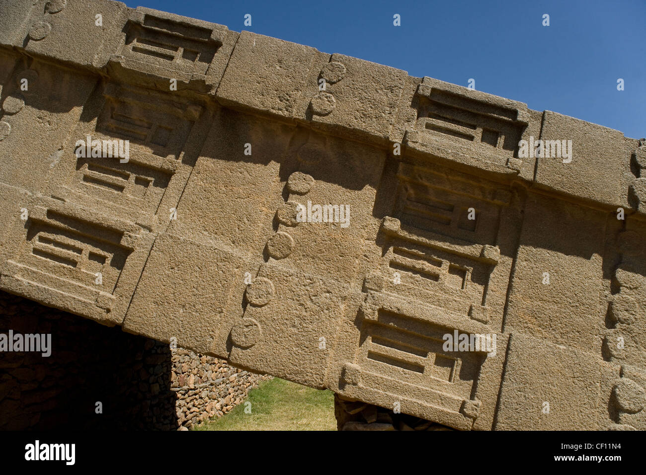 Les stèles qui s'était rompu et tombé à Axoum Axoum ou en Ethiopie ...