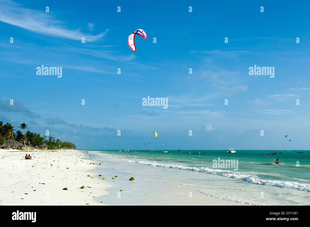 Kite surfer à Paje, Zanzibar, Tanzanie Banque D'Images