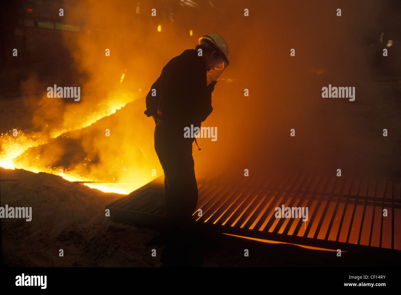 Les ouvriers d'usine des années 1980 au Royaume-Uni. British Steel Corporation travailleur homme acier travail Port Talbot au Pays de Galles au Royaume-Uni. 80s HOMER SYKES Banque D'Images