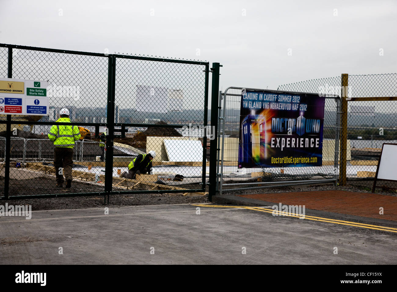 Construction Bâtiment site pour le médecin qui l'expérience dans la baie de Cardiff, Cardiff Banque D'Images