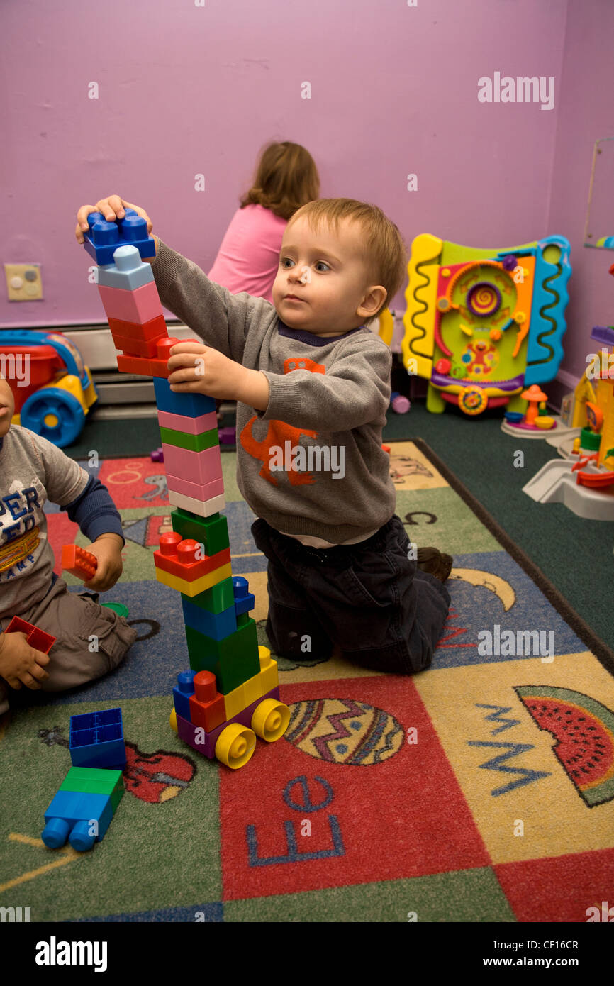 Nous sommes les enfants d'école maternelle/early learning centre dans le quartier de Kensington multiculturelle très Brooklyn, NY Banque D'Images