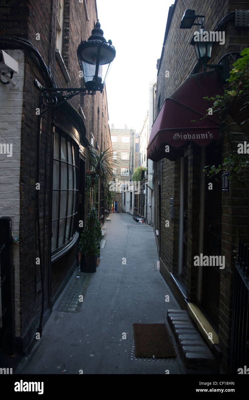 Goodwin's Court près de Leicester Square à Londres, lieu de tournage pour le chemin de traverse dans les films de Harry Potter Banque D'Images