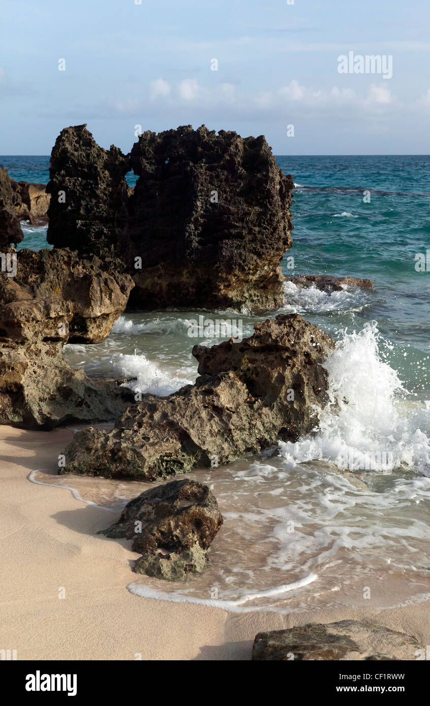 Rock formation in Church Bay, Bermudes Banque D'Images