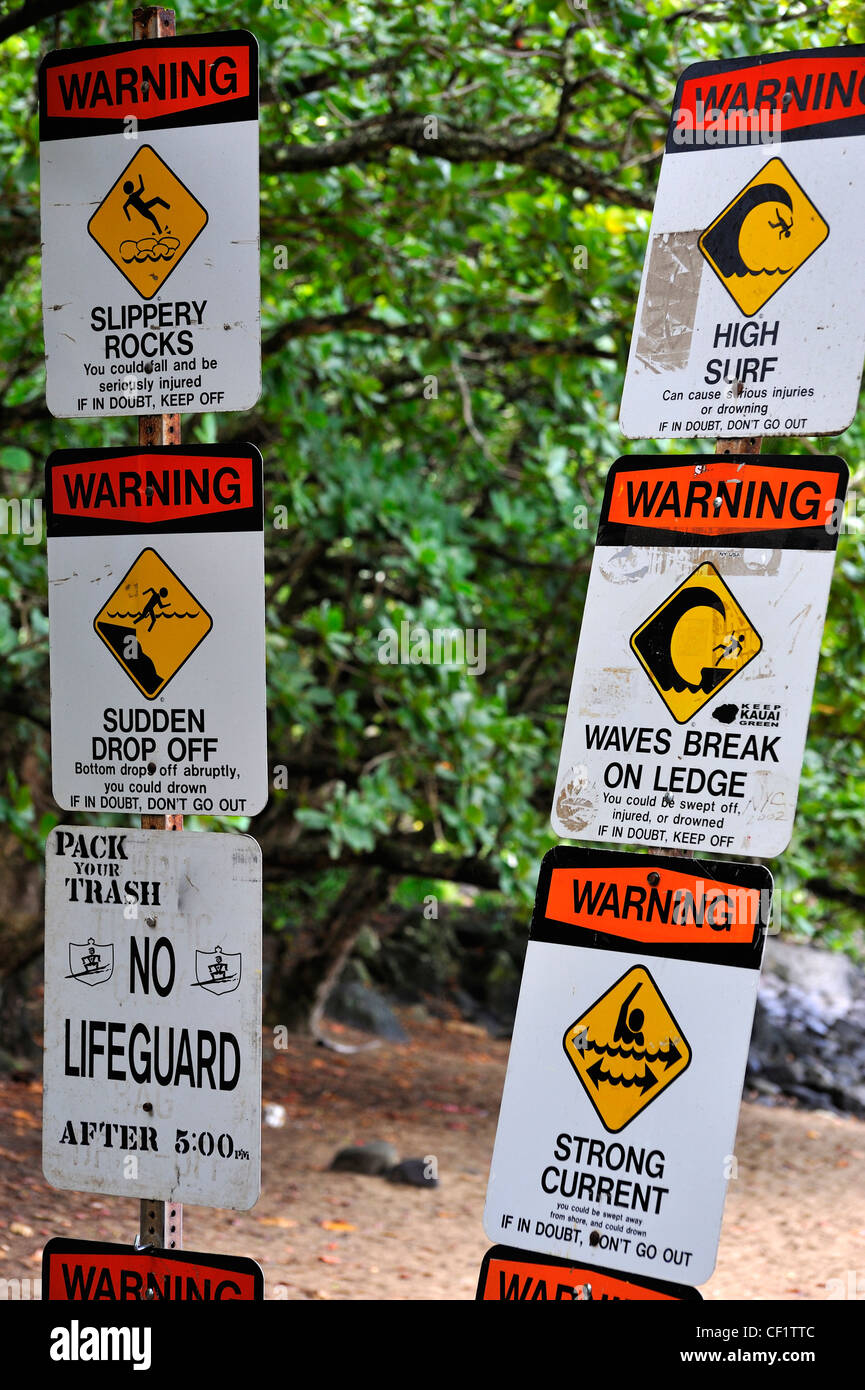 Beach warning signs Banque de photographies et d’images à haute