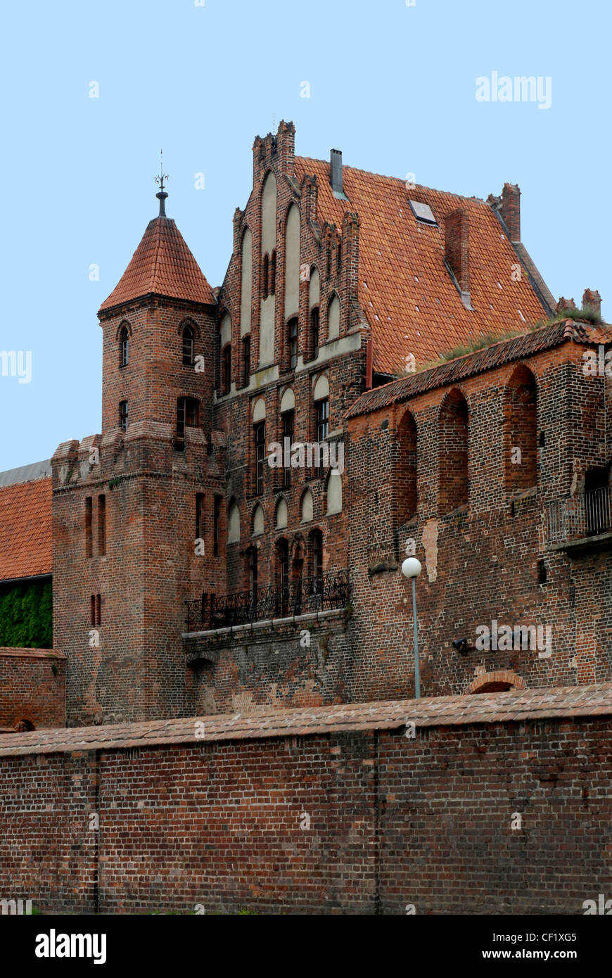 Regardez au bastion les remparts de la vieille ville dans le cadre de la fortification de la ville de Torun. Banque D'Images