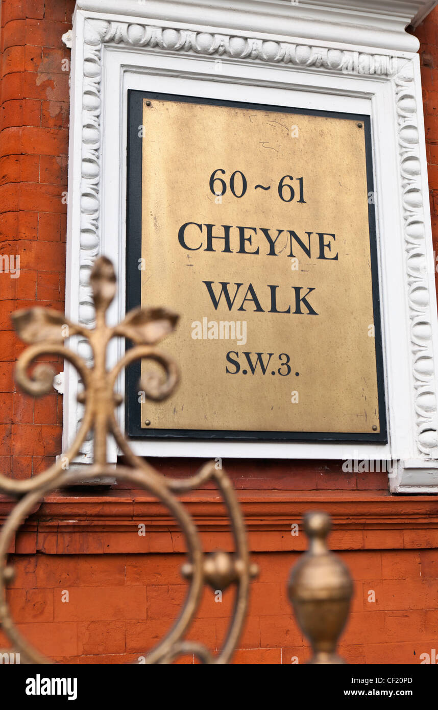 Une plaque en laiton sur un mur à l'extérieur 60 - 61 Cheyne Walk S.W.3. Banque D'Images