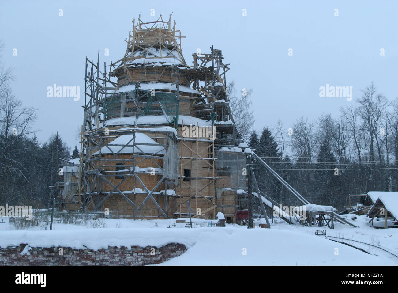 L'église orthodoxe russe en construction à Ferapontovo dans la région de Vologda Banque D'Images