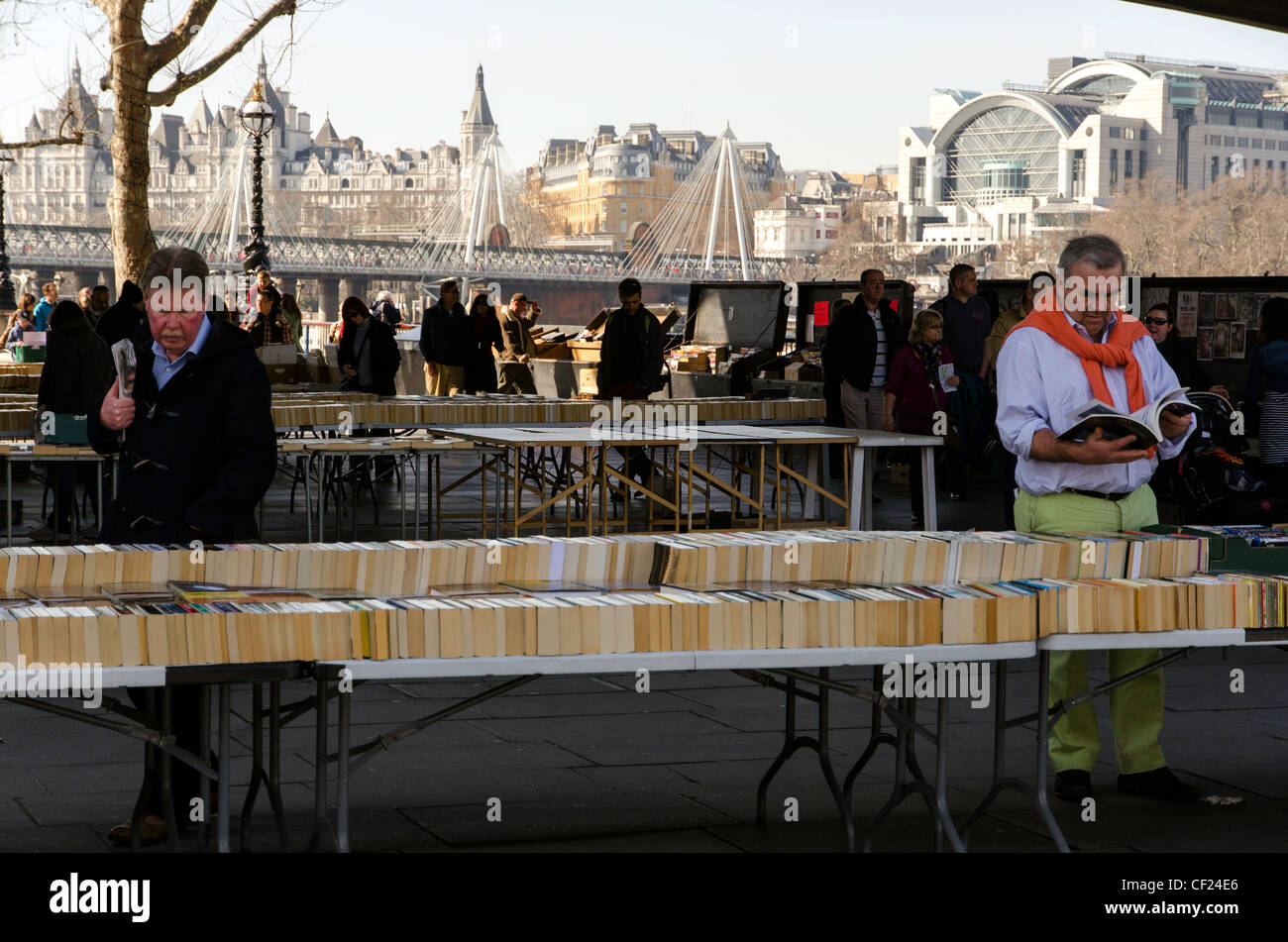 Marché du livre Waterloo Bridge Rive Sud Londres Angleterre Grande-bretagne UK Banque D'Images