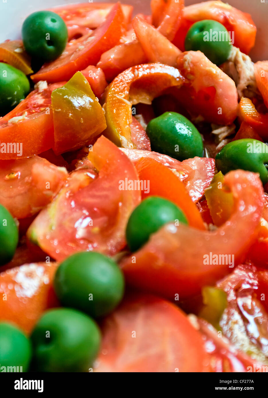 Les tomates et la salade d'olive Banque D'Images