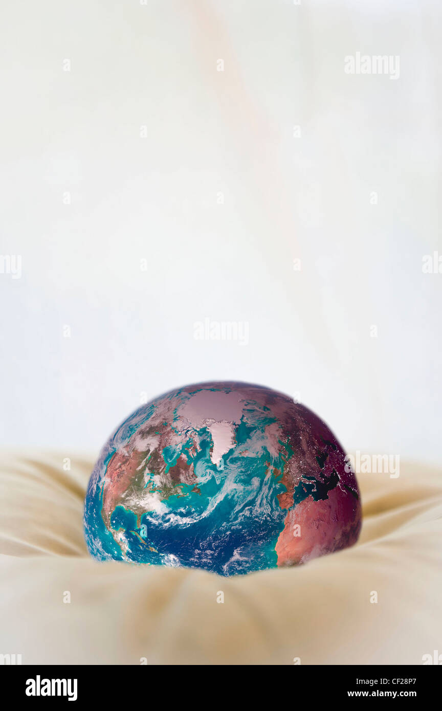 Globe assis sur un coussin Banque D'Images