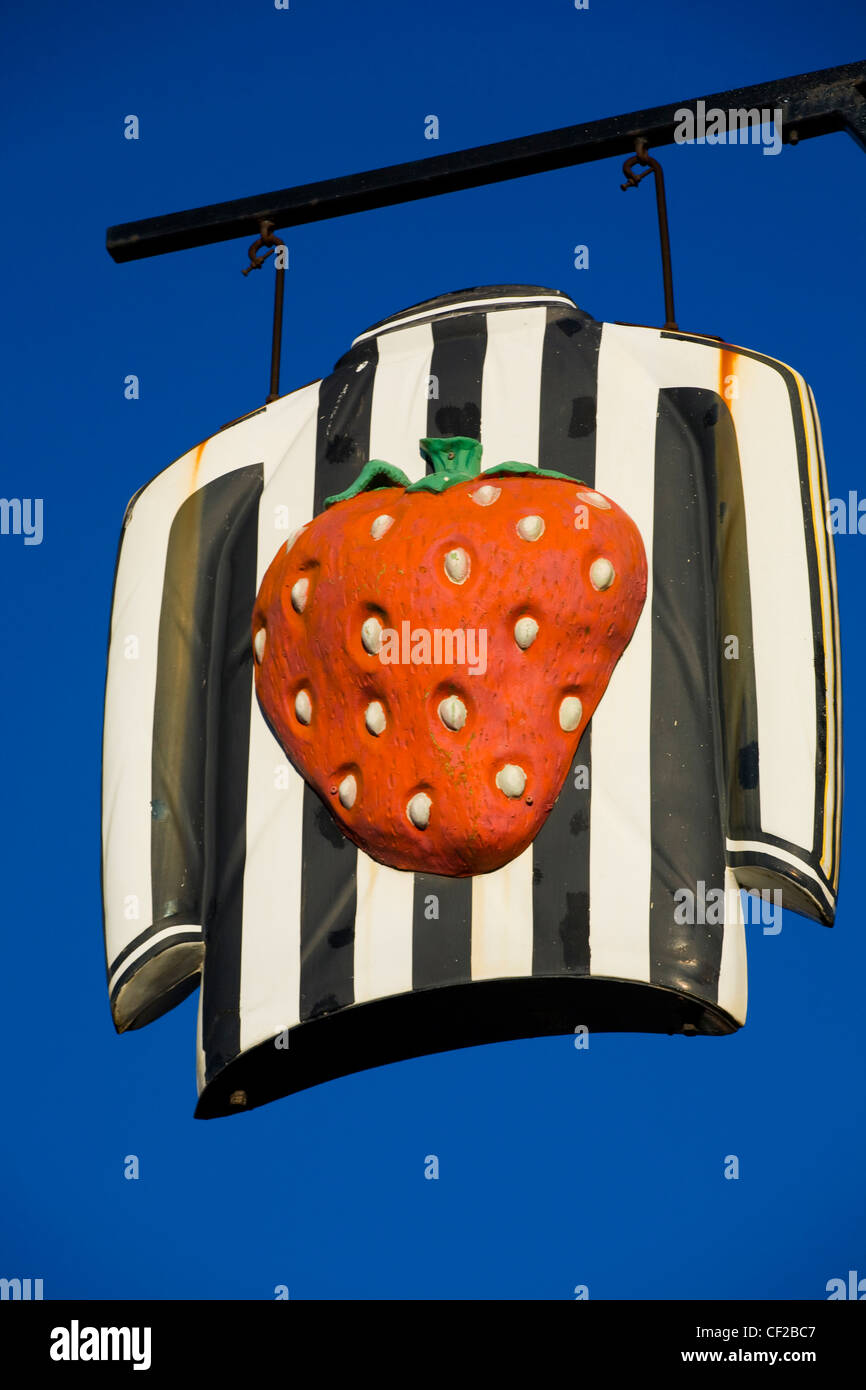 La bande de football Newcastle United immortalisé comme un signe pour la maison publique fraise près de St James Park. Banque D'Images