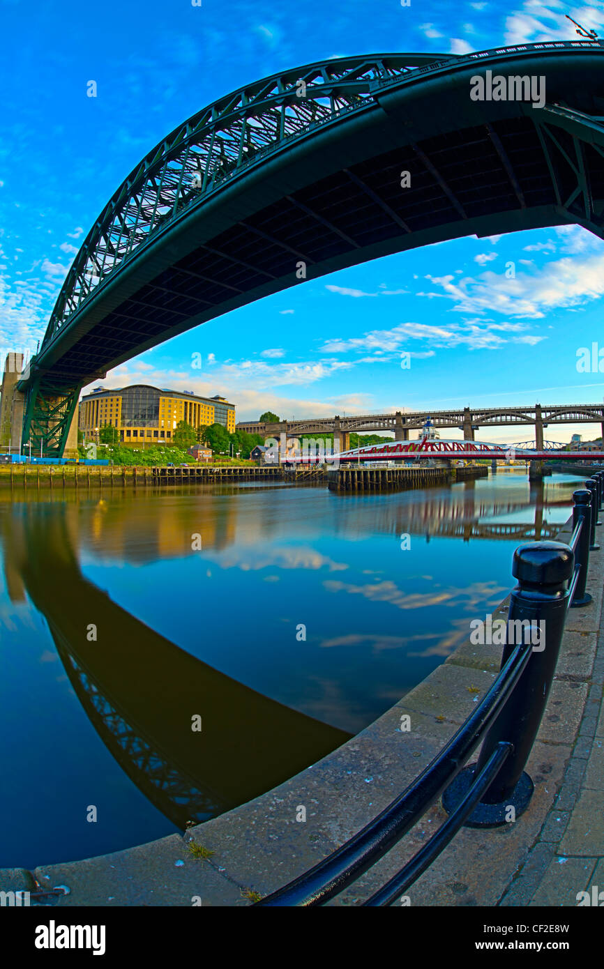 L'emblématique pont Tyne sur la rivière Tyne reliant Newcastle upon Tyne et Gateshead. Banque D'Images