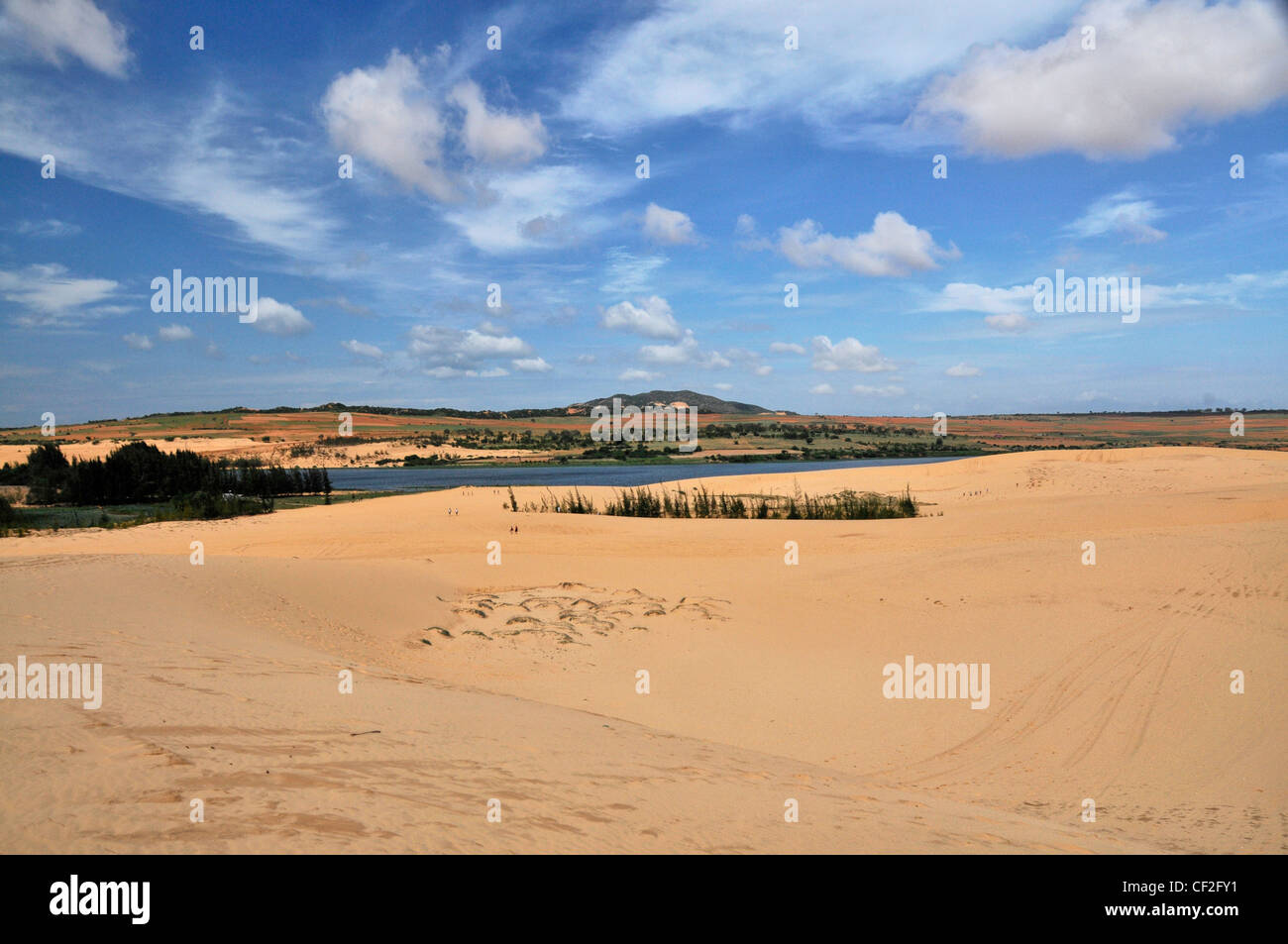 Le lac du désert de dunes de sable, ciel nuage vietnam Banque D'Images