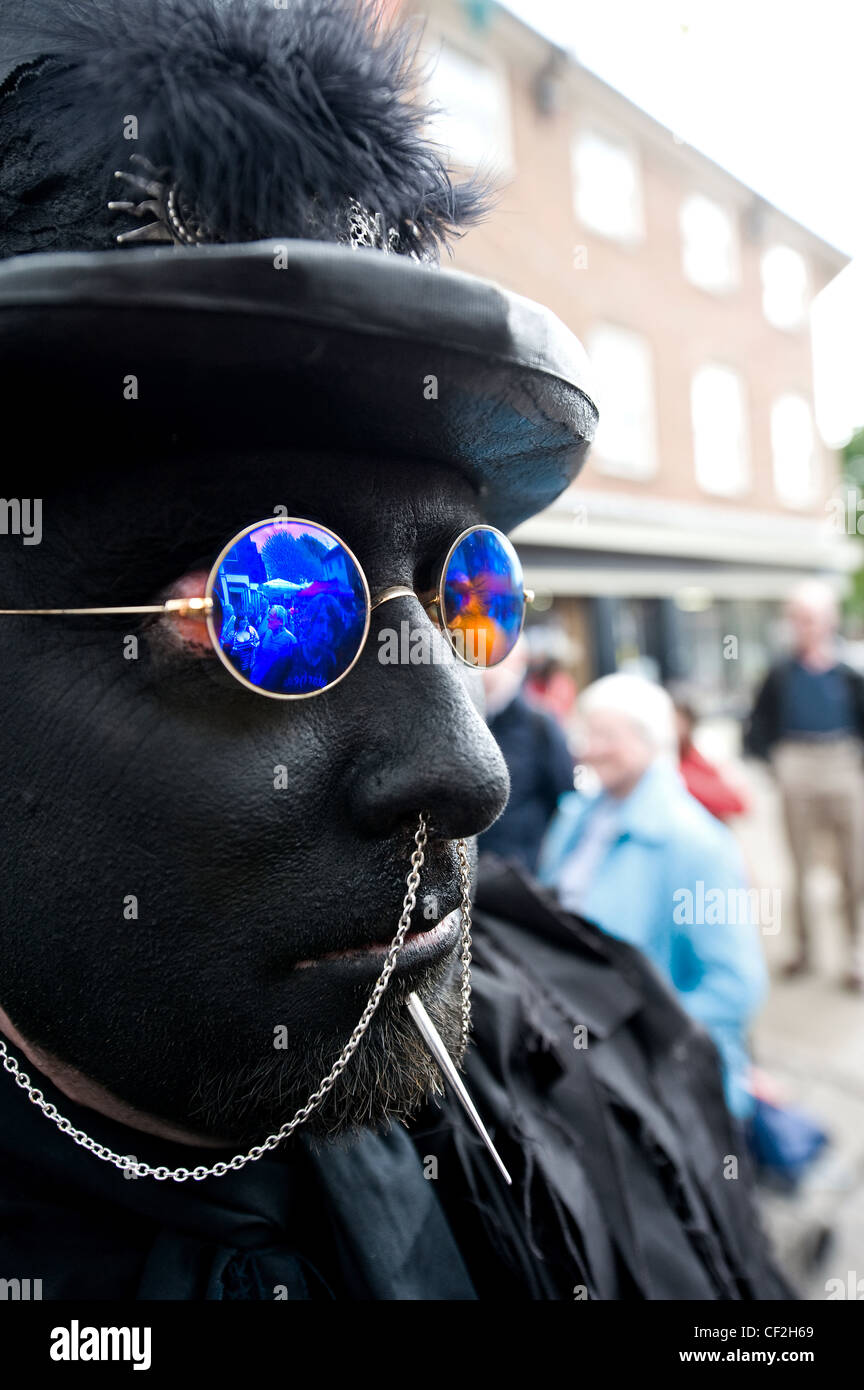 Membre de tête de loup et Vixen Border Morris au Festival annuels à Medway. Banque D'Images