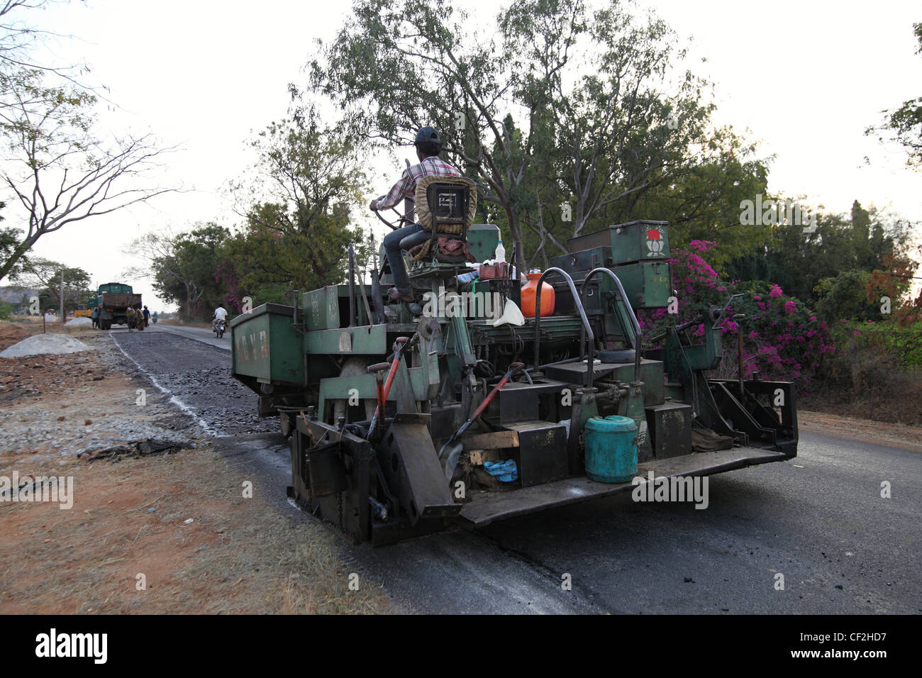 Machine d'asphaltage de l'Andhra Pradesh en Inde du Sud Banque D'Images