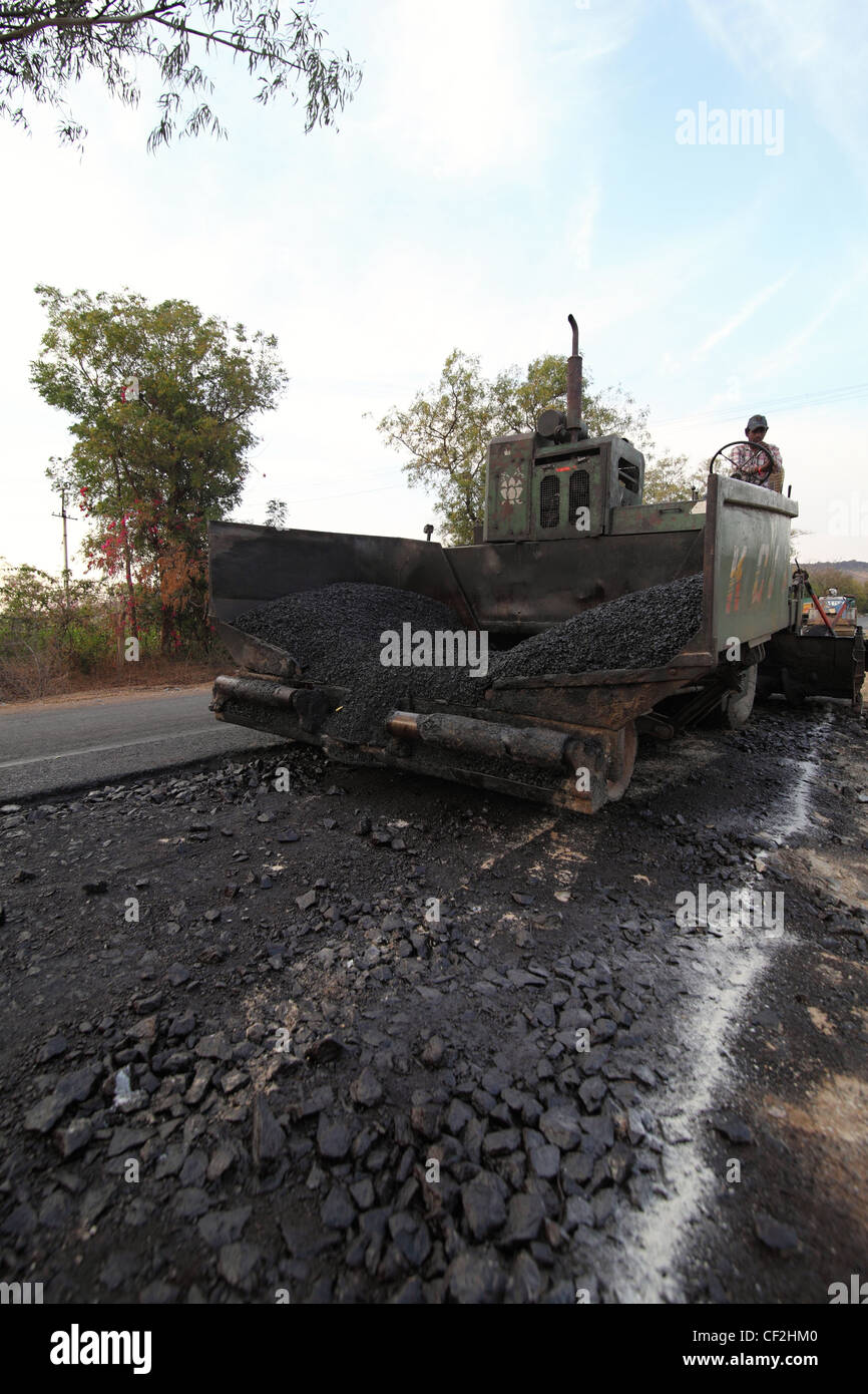 Machine d'asphaltage de l'Andhra Pradesh en Inde du Sud Banque D'Images