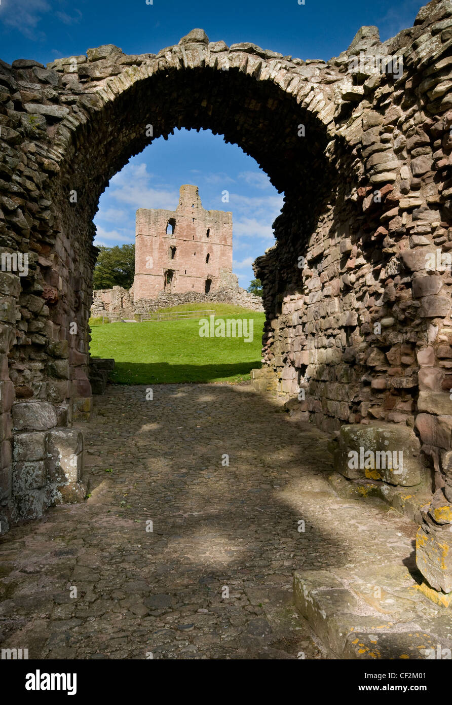 Norham Castle qui monte la garde sur l'un des principaux points de passage de la partie inférieure de Tweed. Une motte et bailey château construit en 112 Banque D'Images