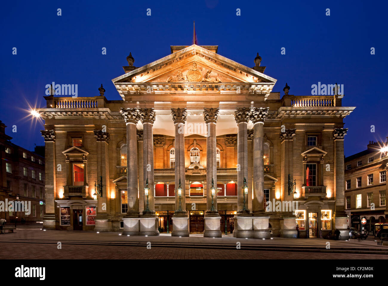 Le Théâtre Royal Newcastle - Vue avant - éclairé la nuit. Newcastle-upon-Tyne, Tyne et Wear Banque D'Images