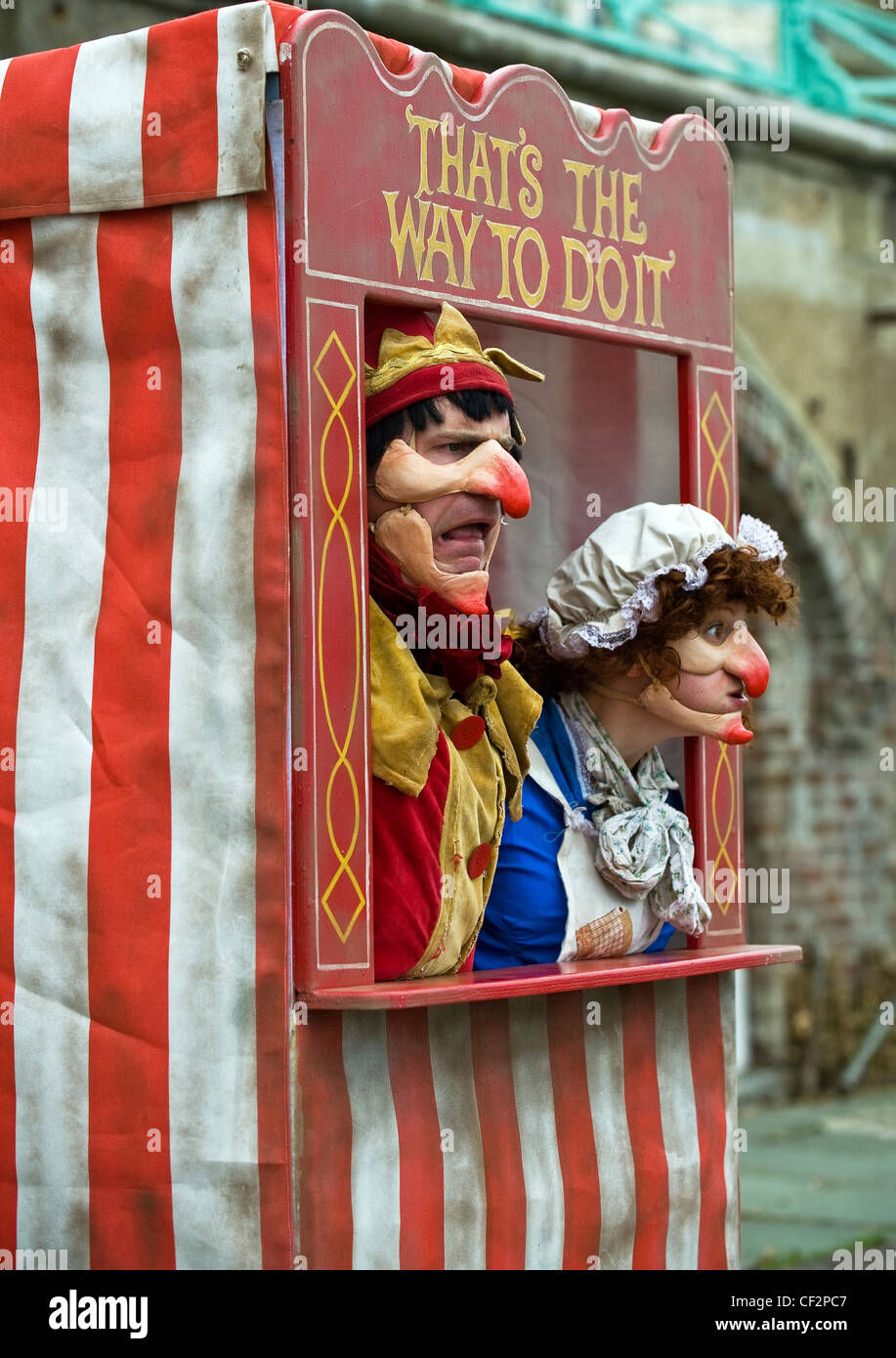 C'est la façon de le faire. La vie d'une version alternative de taille moyenne Punch and Judy par Red Herring Productions réalisées sur Brighton se Banque D'Images