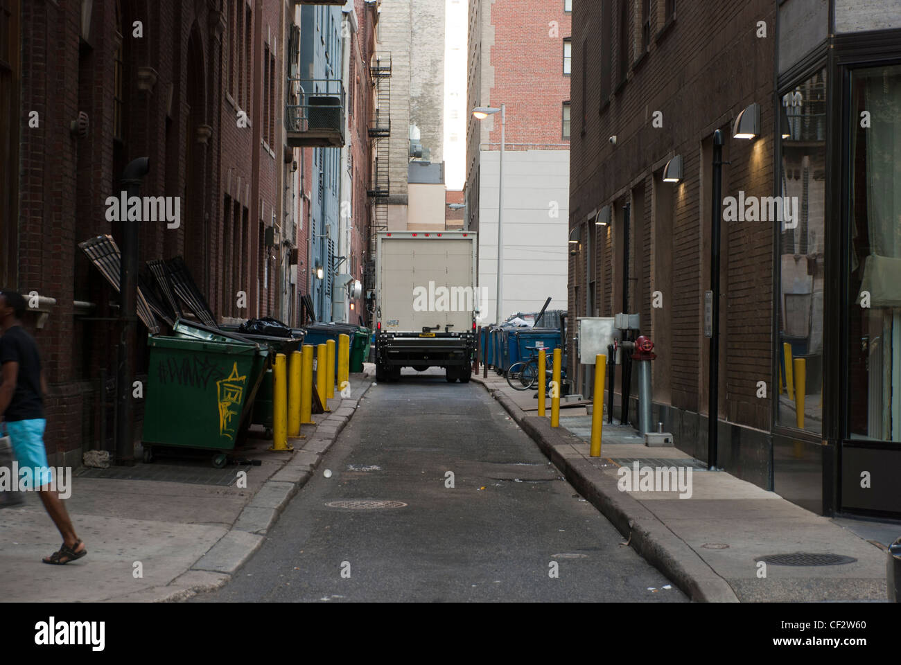 American street avec poubelle Banque D'Images