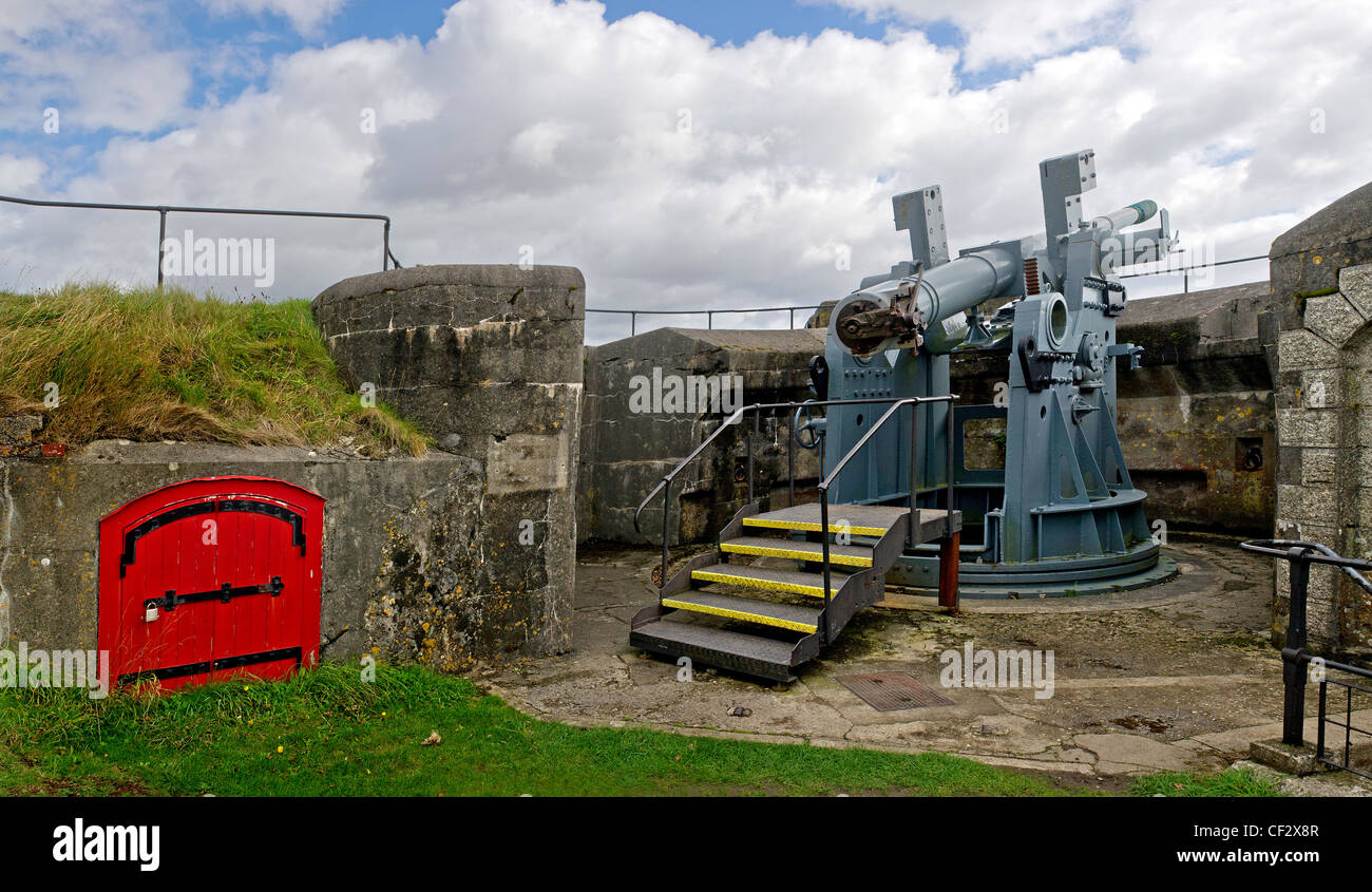 Un canon de 6 pouces sur le site de l'une batterie de tir au château de Pendennis. Banque D'Images