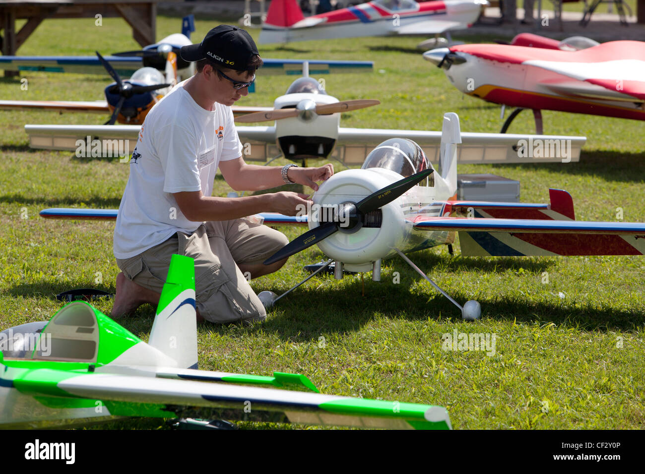 Vol d'avion modèle radio-commandé de la concurrence d'acrobaties à Homestead, Floride Banque D'Images