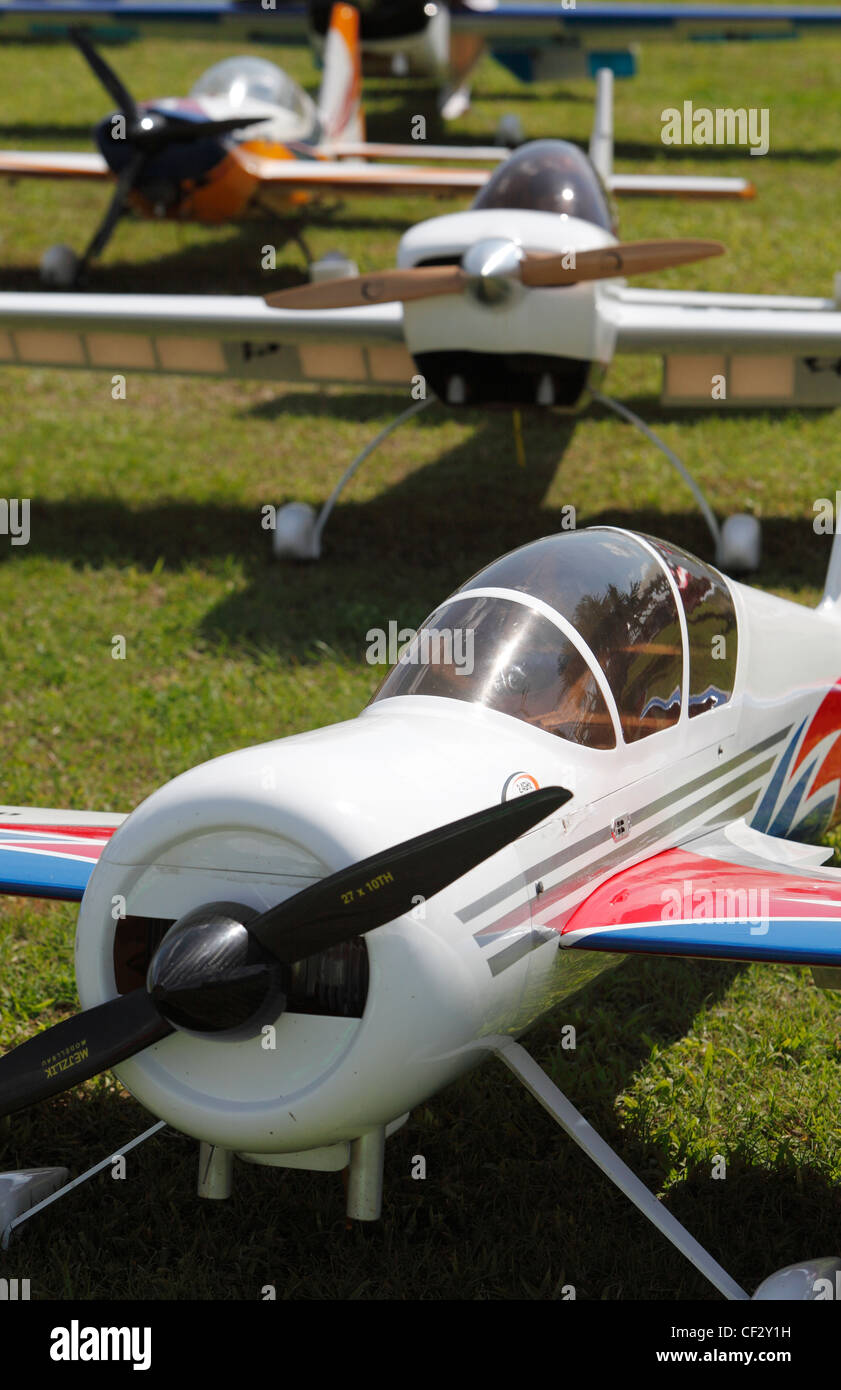 Vol d'avion modèle radio-commandé de la concurrence d'acrobaties à Homestead, Floride Banque D'Images