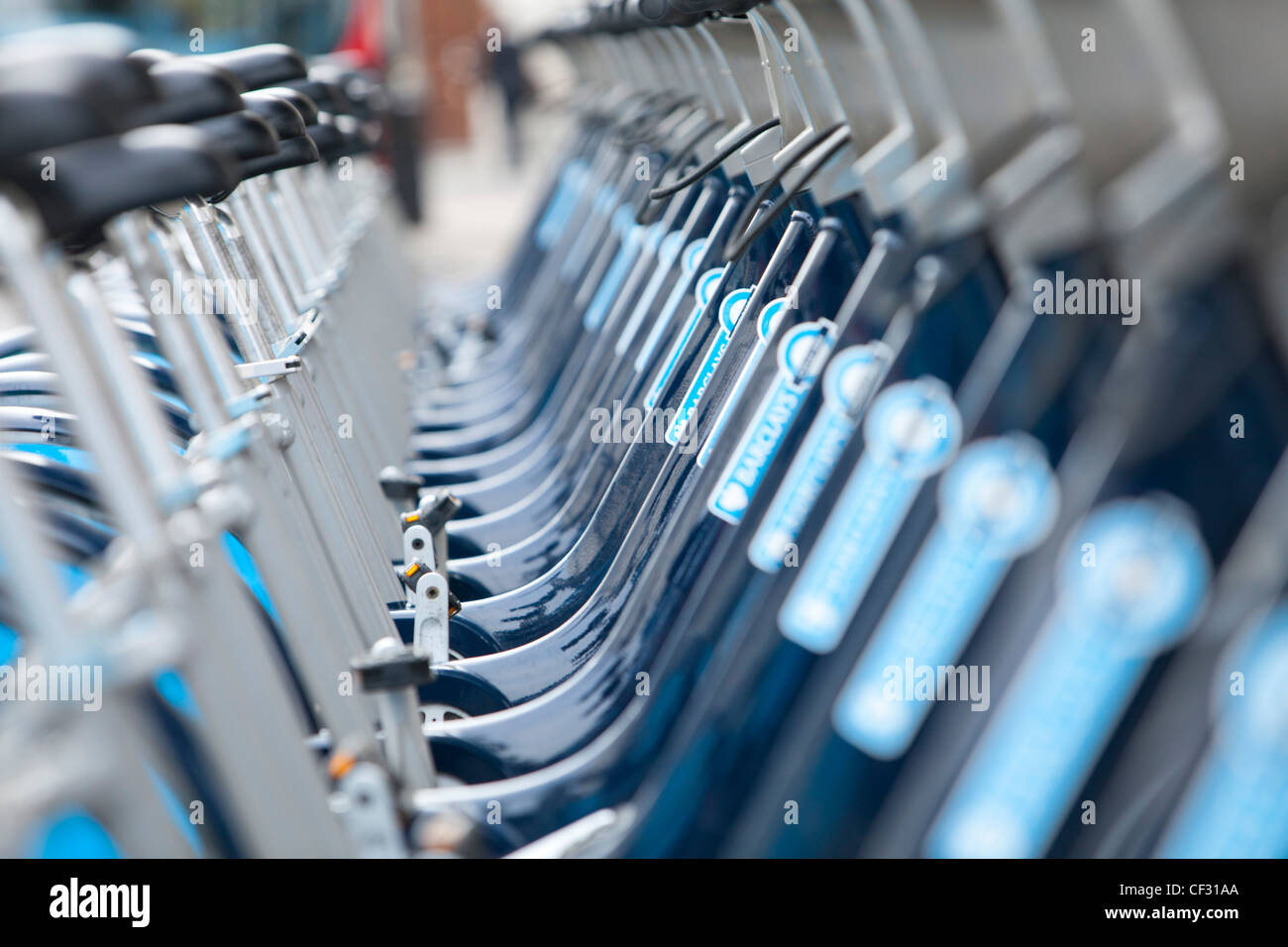 Vue d'une rangée de Barclays Cycle Hire Scheme des vélos à leur station d'accueil Banque D'Images