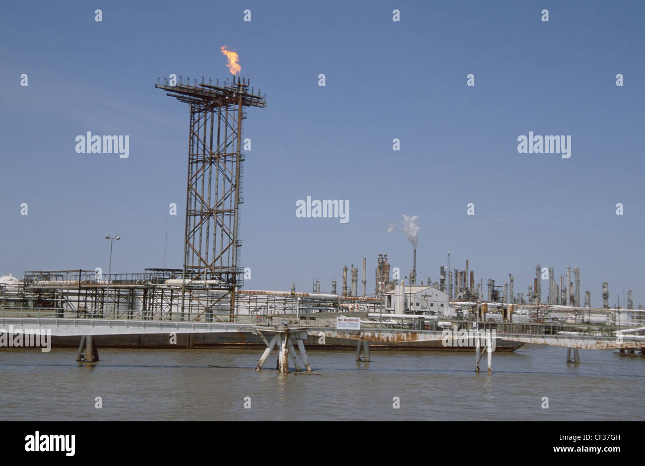 USA New Orleans tour en bateau P/S de la raffinerie de pétrole Shell Natchez Banque D'Images