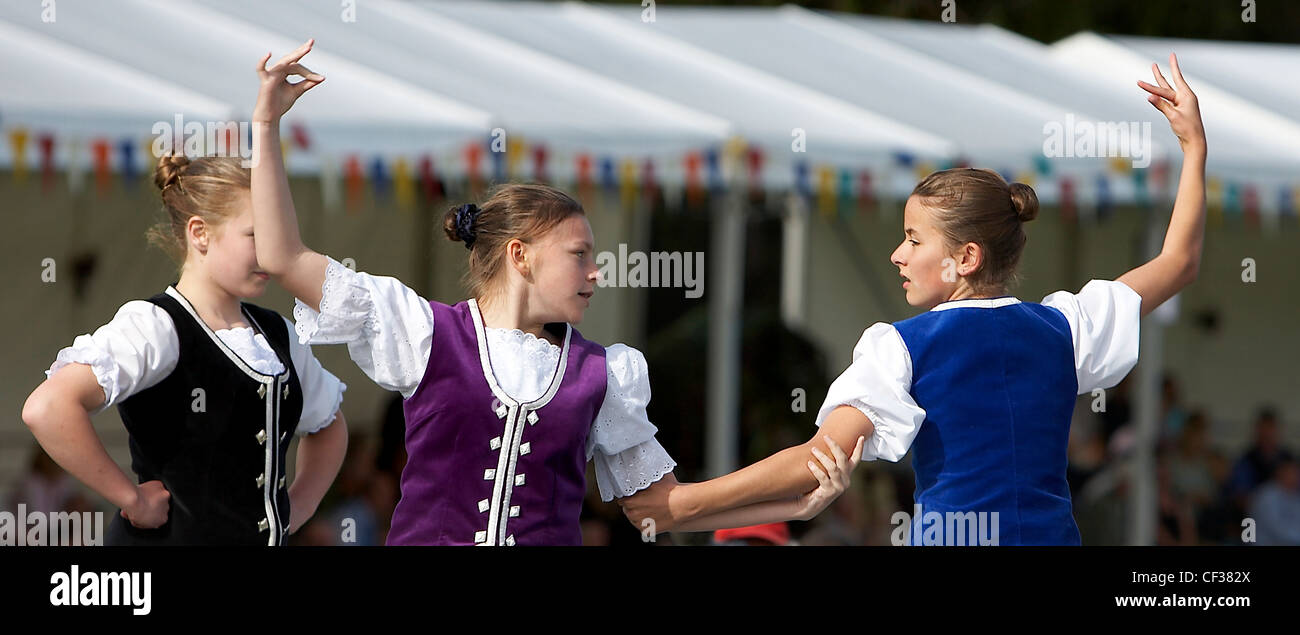 Highland dance in compétition à la Lonach Highland Games. Banque D'Images