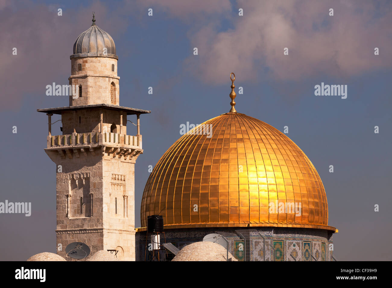 Israël, Jérusalem, Dôme du Rocher et minaret Banque D'Images