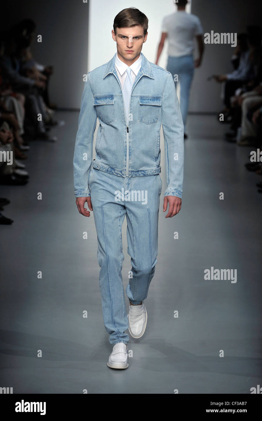 Tailleur bleu clair hotsell