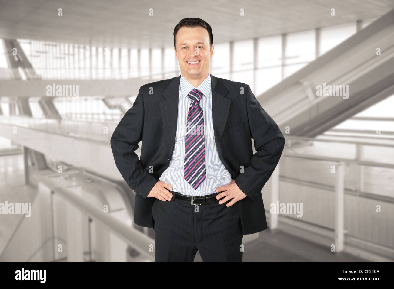 Smiling businessman in glass hall Banque D'Images