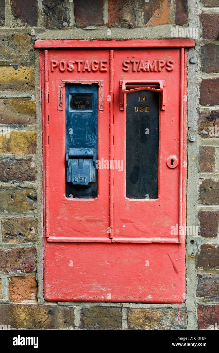 Un gros plan d'un ancien style timbre poste fort à Eton. Banque D'Images