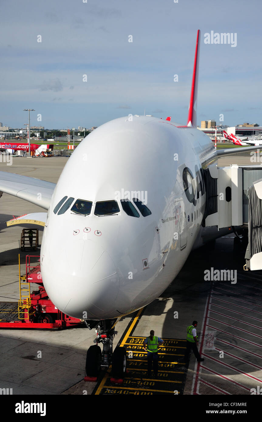 Qantas Airbus A380 à la porte, l'aéroport de Sydney Kingsford Smith, Mascot, Sydney, New South Wales, Australia Banque D'Images